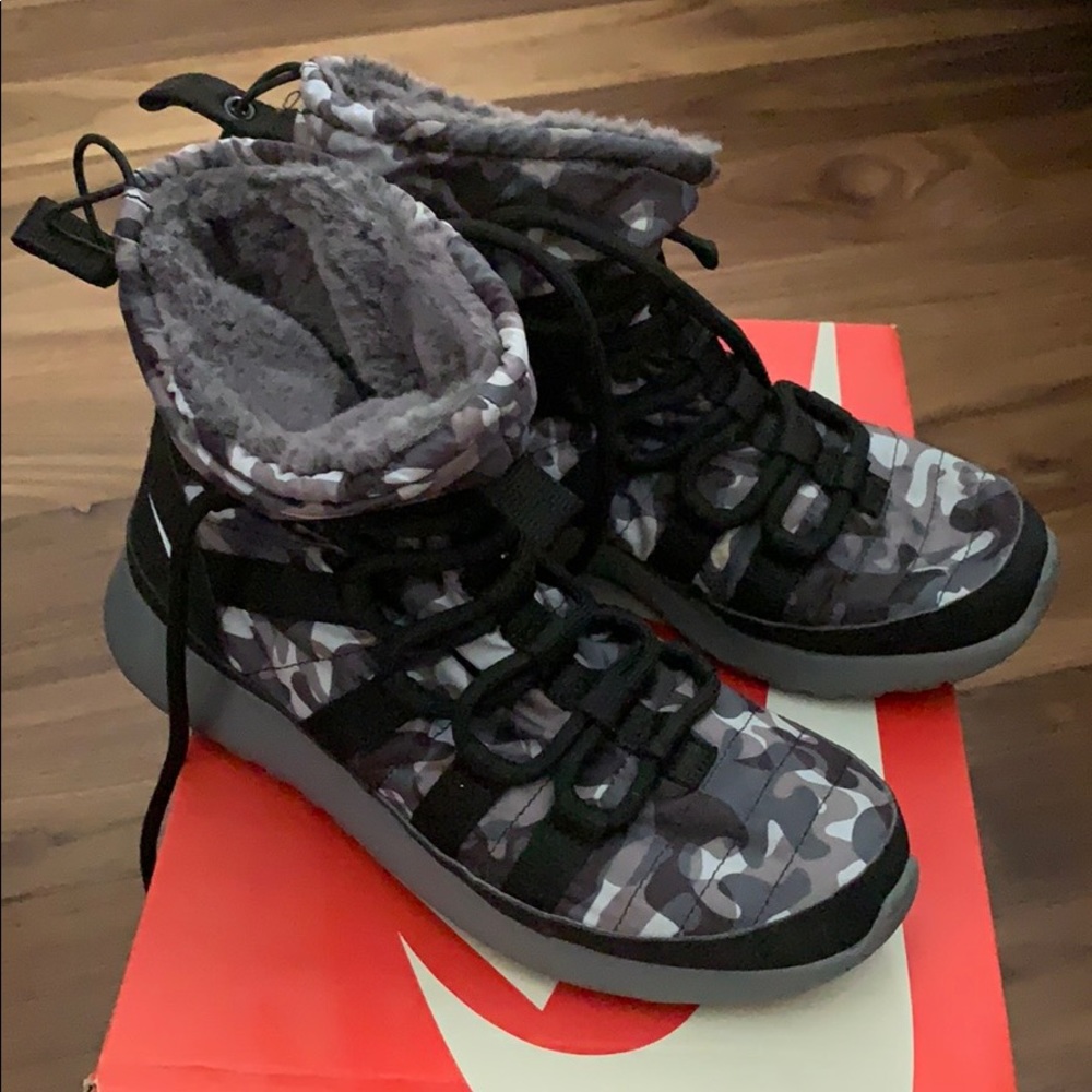 Women’s bike roshe high winter booties/sneakers